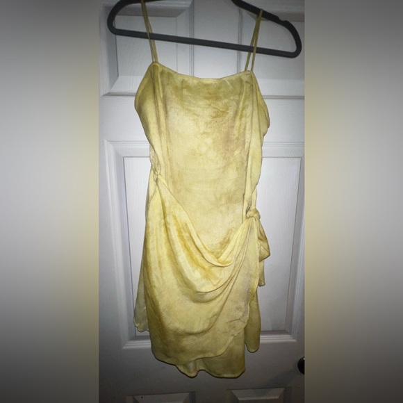 Lime green dress.. worn twice… large - Picture 1 of 3